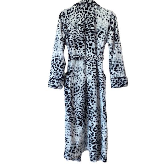 Soma Intimates & Sleepwear Soma Snow Leopard Long Robe Black And
